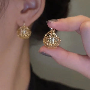 Boucles d'oreilles découpées à la mode