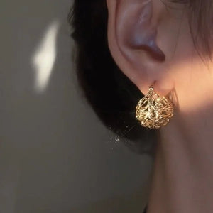 Boucles d'oreilles découpées à la mode