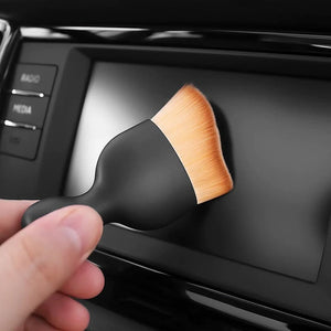 Outil de nettoyage pour intérieur de voiture