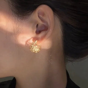 Boucles d'oreilles découpées à la mode