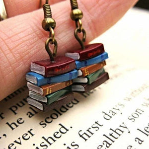 Boucles d'oreilles pile de livres