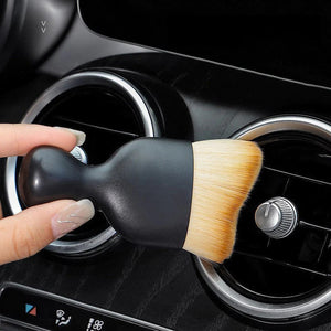 Outil de nettoyage pour intérieur de voiture