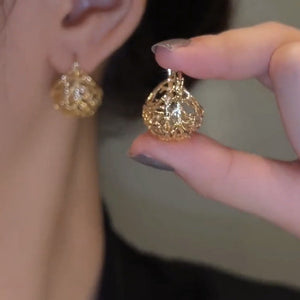 Boucles d'oreilles découpées à la mode