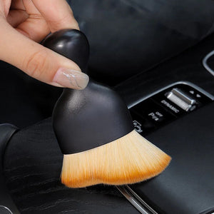 Outil de nettoyage pour intérieur de voiture